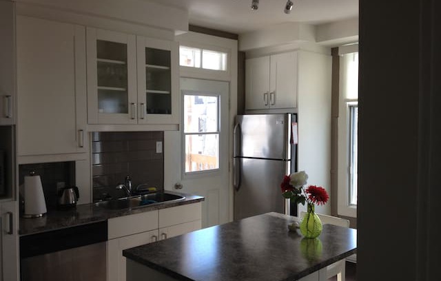 Pointe Claire Apartment | Pointe-Claire Getaway B