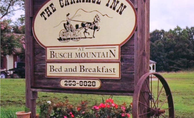 Eureka Springs Cabin | THE VICTORIA SUITE at The Carriage Inn