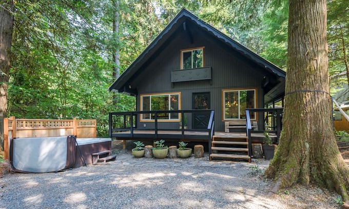 Glacier Villa | Snowglobe Chalet