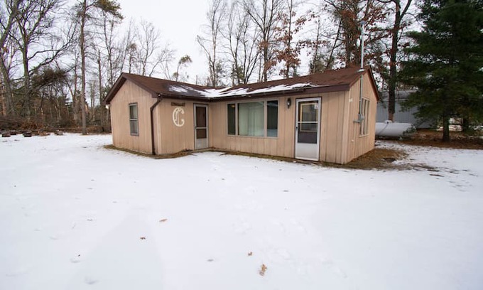 Harrison Cabin | Rustic 2 bed 1 bath Cabin in Leota MI