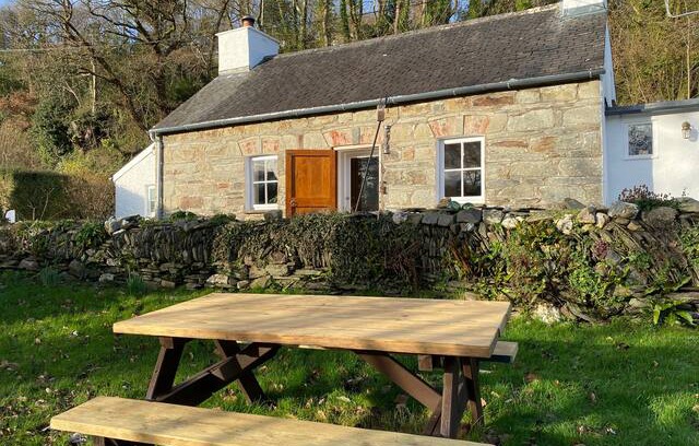 Nevern Cabin | Ivy Cottage Nevern, Pembrokeshire - Idylic Getaway