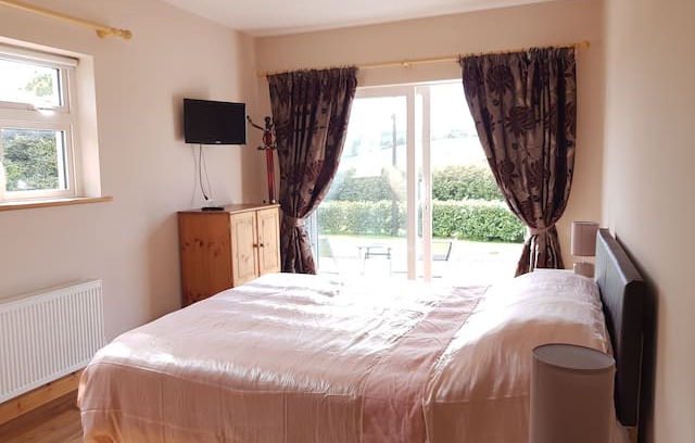 Clonakilty House | Lochalla Clonakilty. Beautiful, warm private room