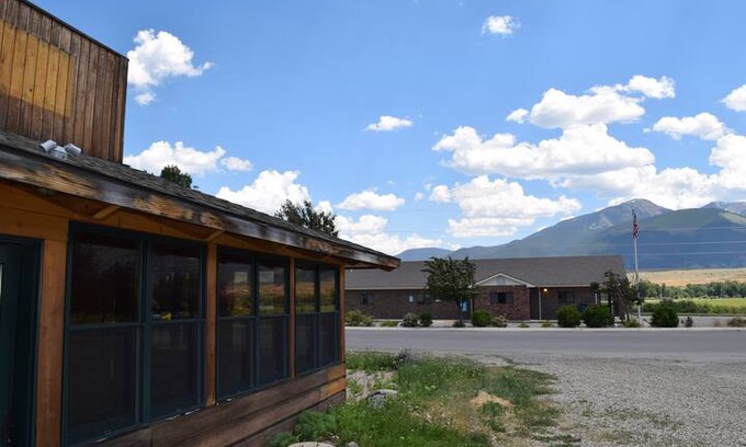 Emigrant House | The River Lodge at Emigrant