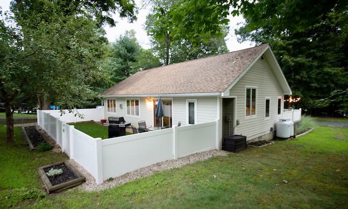 Copake Lake House | Copake Lake & Catamount/Berkshires Cottage