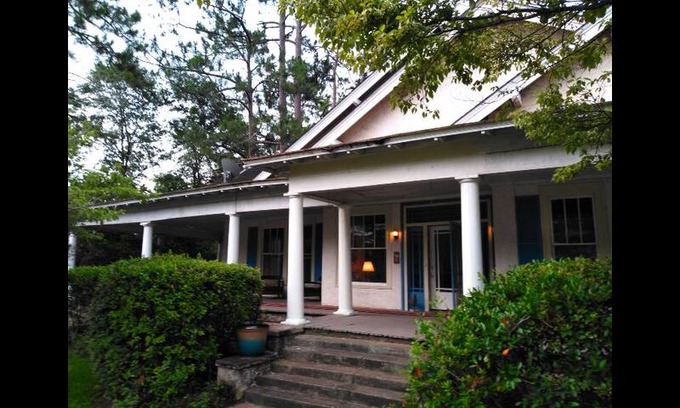 Dawson House | Pineapple Place Room#3