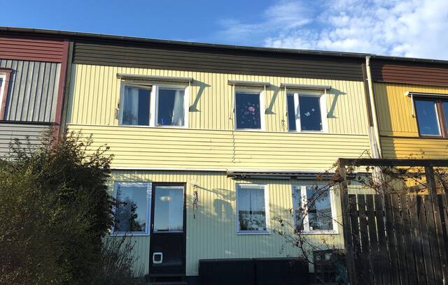Spanga - Tensta House | Whole house, 14 min. to Stockholm, cat included!