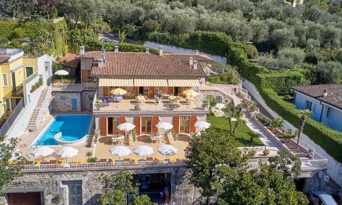 Malcesine Apartment | La Cioca-Pool-Terrace-view lake- Garden.Garage -2° Level