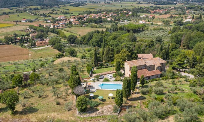 Cortona Villa | Villa Pergo is an ancient charming country villa