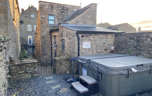 Reeth Cabin | Half Moon Stable, Reeth - Hot Tub Getaway
