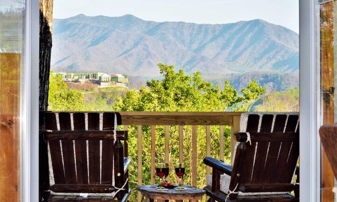 Gatlinburg - Pigeon Forge Cabin | Time after Time Log Cabin w/ breathtaking views!