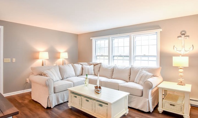 Harwich Port House | #708: Spacious, Large Yard, Sunroom, 2 Mins to Earle Road Beach, Walk to Main St