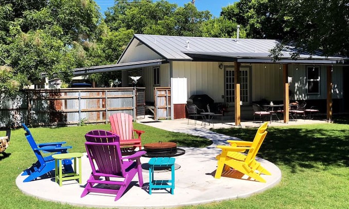 Boerne House | Duck Inn, walk to Downtown Boerne.