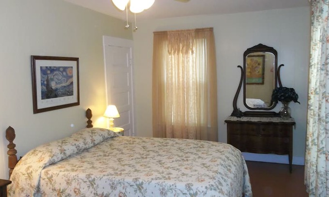 Clifton Forge West Bed & Breakfast | Clifton Forge VA The Smith Creek Inn (Room 2)