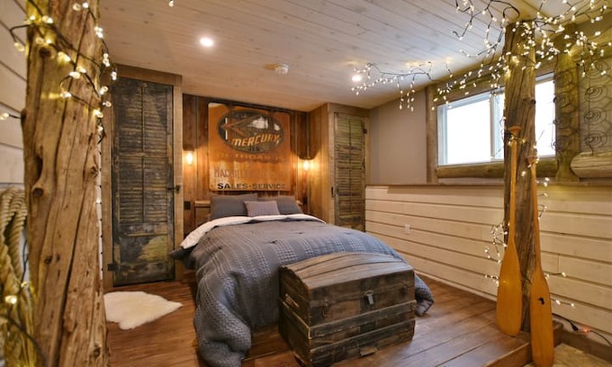 Wasaga Beach House | The Boathouse and the Boat Bow