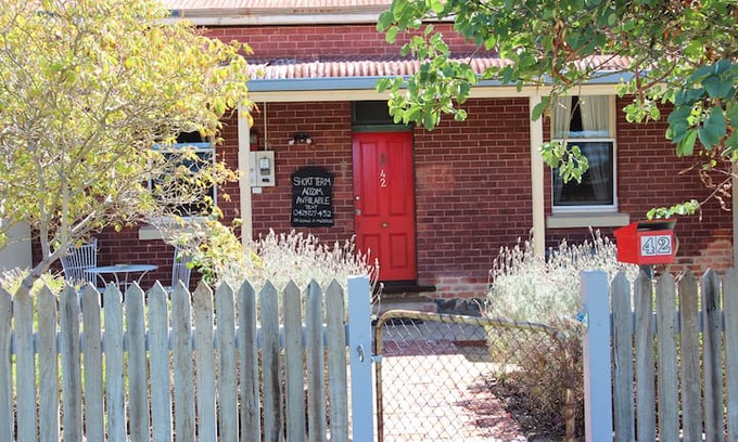 Narrogin Cabin | Historic Fairway lane short term accomodation.