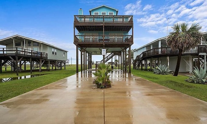 San Luis House | Sunset Paradise Found, Treasure Island Freeport TX