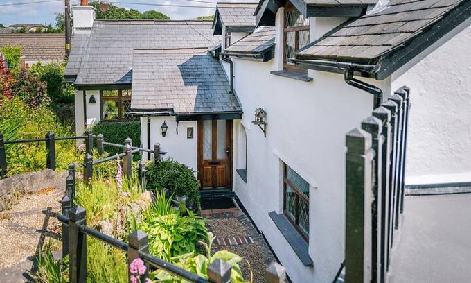 Pentraeth Cabin | Keepers Cottage Red Wharf Bay Anglesey