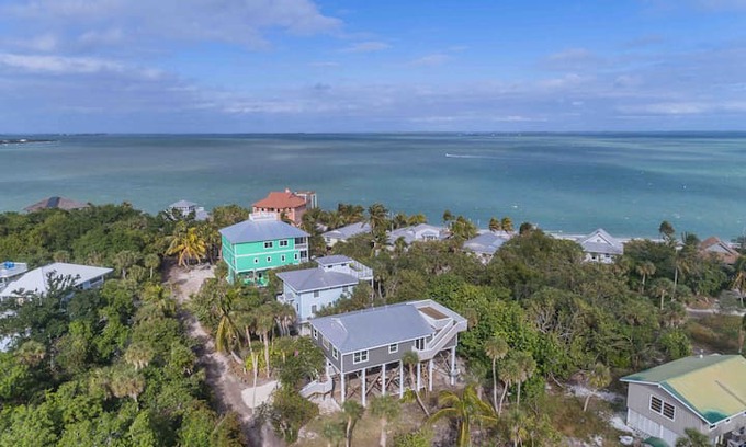 North Captiva Cabin | Barefoot Hideaway Walk to beach , 2 Carts , Pool