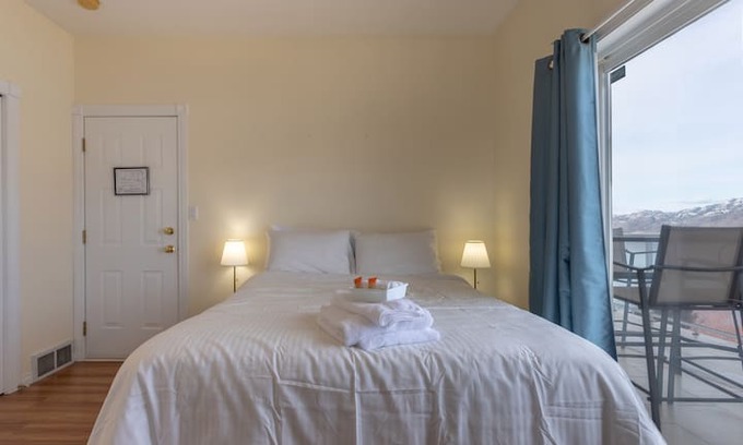 Okanagan-Similkameen Bed & Breakfast | Windmill B&B in Summerland Estate Winery