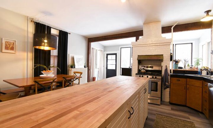 Historic District House | Boat Show and Commissioning Week Rental