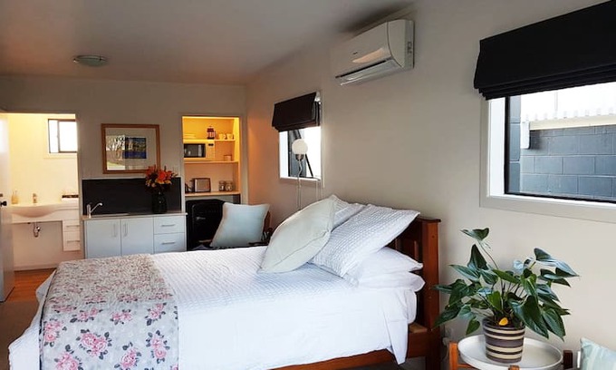 Raglan Apartment | Long Street Studio - Raglan