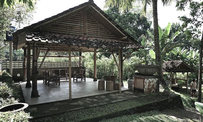 Sleman House | Griyo Sabin: Bamboo Vacation Home