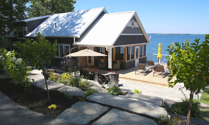 Prince Edward Cabin | Bay Vista Cottage in Prince Edward County