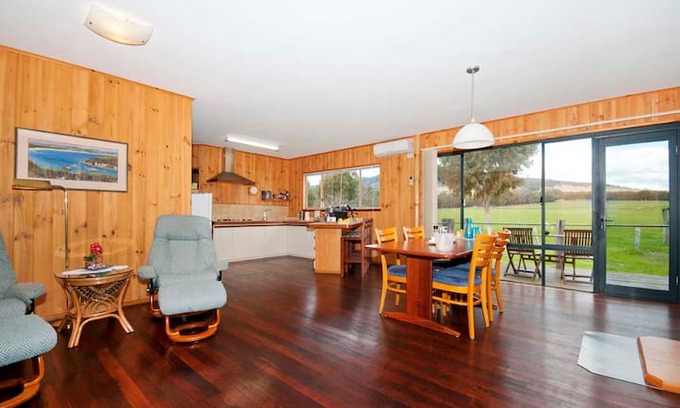 Porongurup Villa | Maleeya's Studio Accommodation