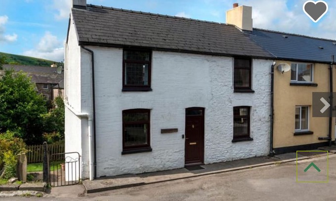 Sennybridge Cabin | Glanyrafon, Riverside Cottage, Sennybridge
