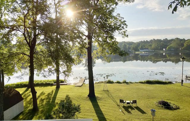 Howe Cabin | The Cozy Nest - A Lakeside Retreat