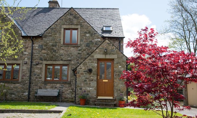 Ingleton Cabin | Acorn Cottage, Ingleton, Yorkshire Dales –parking