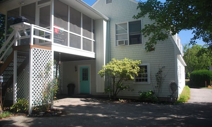 Minot House | 2 Bedroom Carriage House in Minot Beach, Scituate
