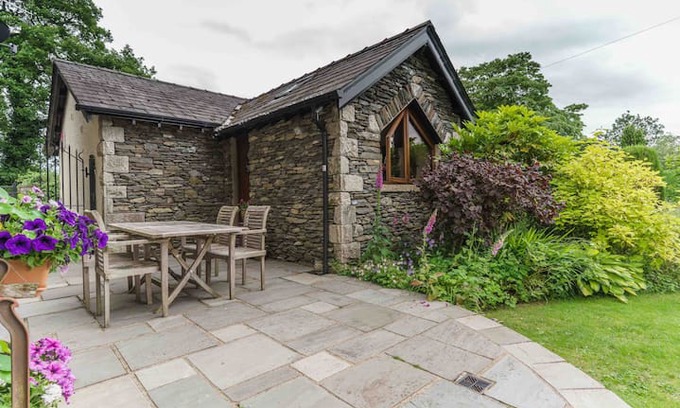 Kendal House | Braeside Studios- Garden View Room
