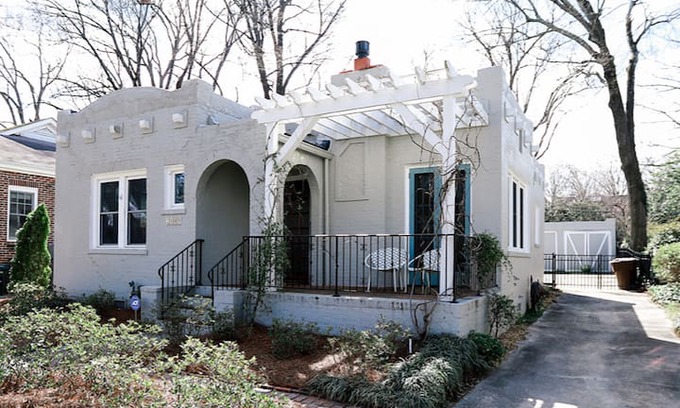 Greensboro House | Holliday House - A Charming Sunset Hills Bungalow