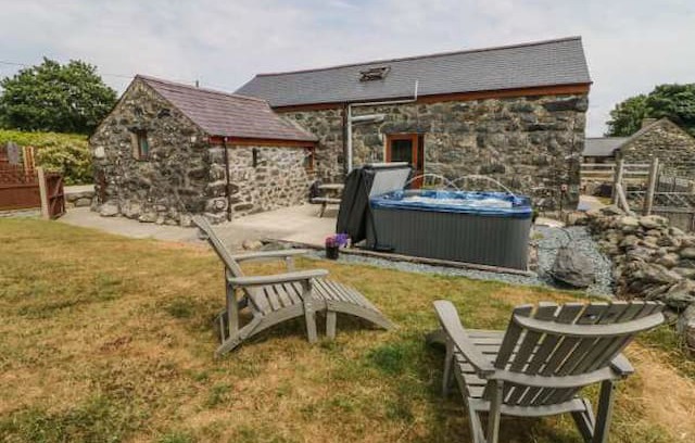 Rhyd-y-clafdy Cabin | Sgubor @ Cefn Coed Cottages