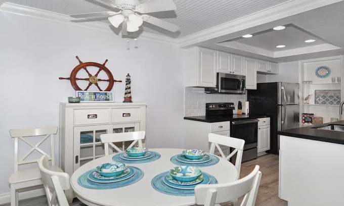 Del Obispo Apartment | Harbor Cove...Walk to Harbor! 2 bed-2 bath!