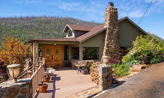 Julian House | Lake Crest Retreat