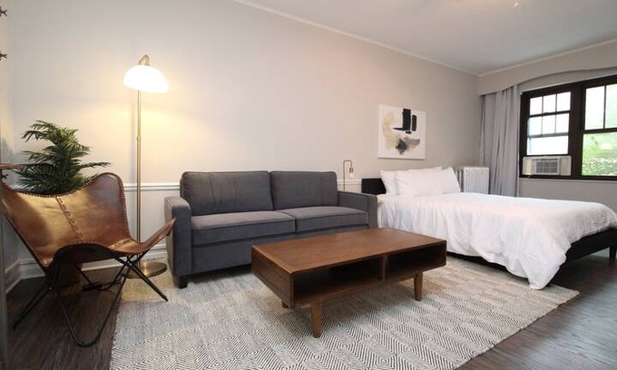 Hyde Park Apartment | Vintage Hyde Park Studio No.8 by Zencity