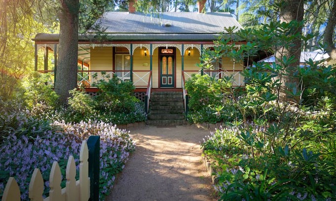 Wentworth Falls House | Historic 6 Bdrm Blue Mountains Home