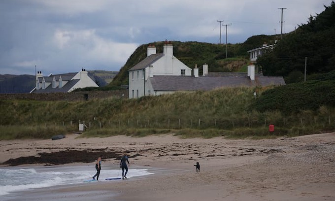 Ballycastle House | Bath Lodge - seaside home Ballycastle