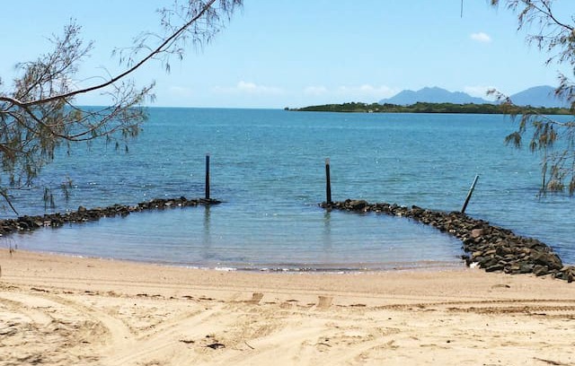 Bowen House | BRISK BAY BEACH FRONT HOME