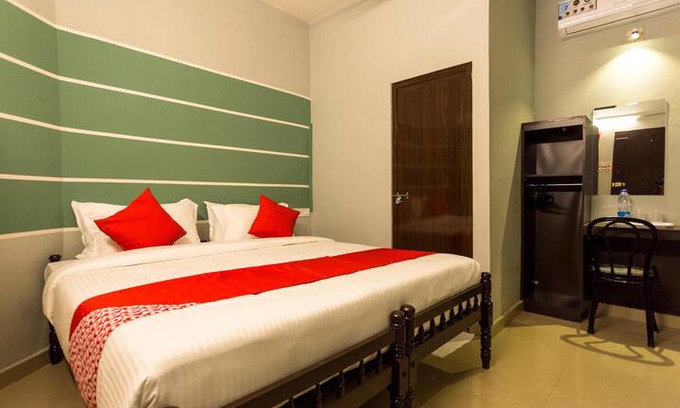Nedumbassery Hotel | 1 BR Alluring Stay Near Angamaly