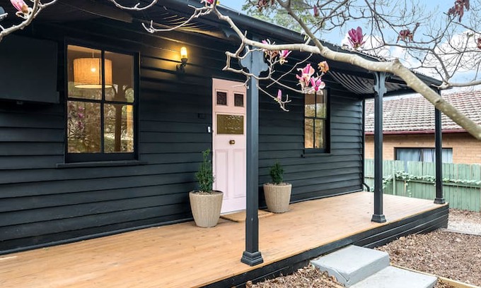 Picton House | OLD RAILWAY COTTAGE- GETAWAY IN HISTORIC PICTON