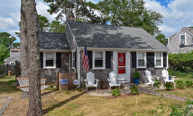 Dennis Port House | Ferncliff Rd 39