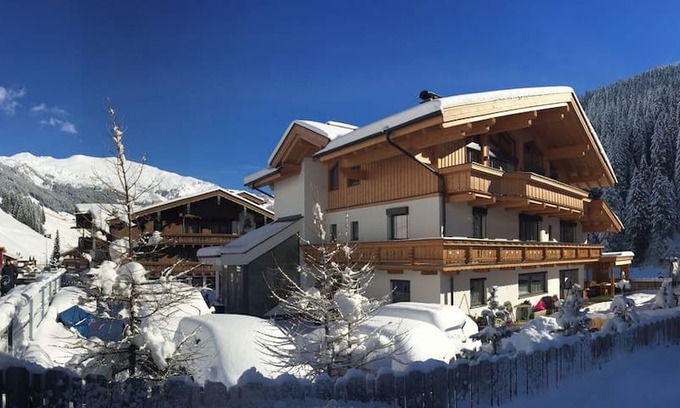 Lanersbach Apartment | Super Cool Tyrollean Family Chalet