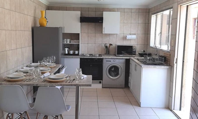Greater Johannesburg Metropolitan Area House | Mana Cosy and Comfy Guest Cottage i