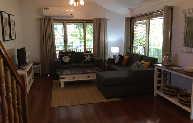 Toogoom House | THE DECK ON KINGFISHER