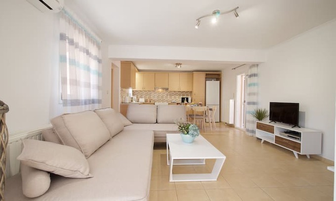 Leivathos House | Isolde House