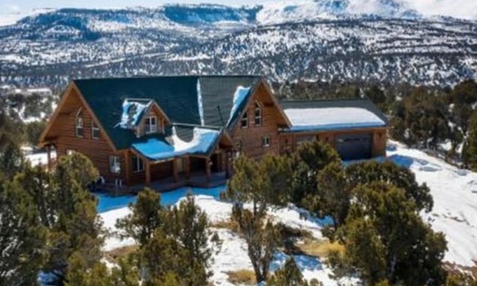 Fruitland Cabin | Sundown Ridge Getaway