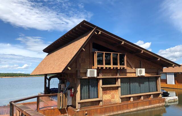 Chapada dos Guimaraes Boat Rental | Casa flutuante no Manso